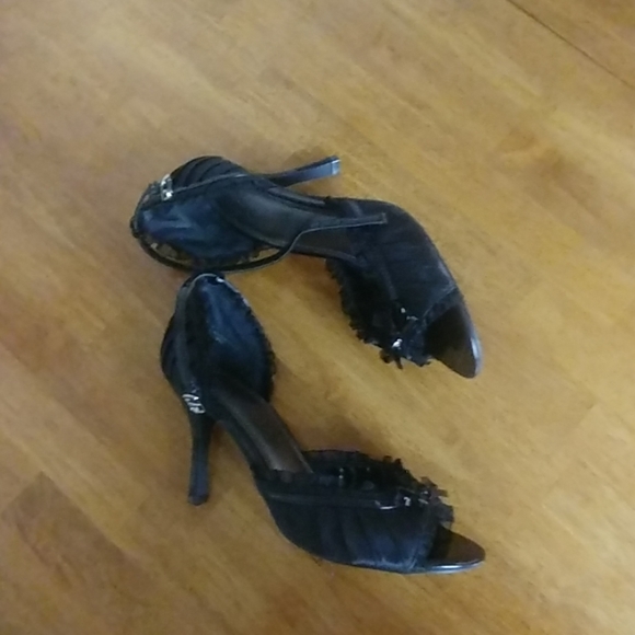 Patent bow ruffle peep toe heel - Picture 3 of 4